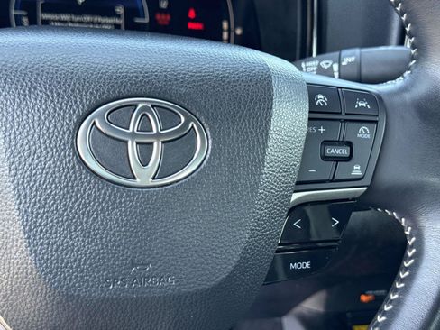 Used 2025 Toyota Camry SE FWD image 19