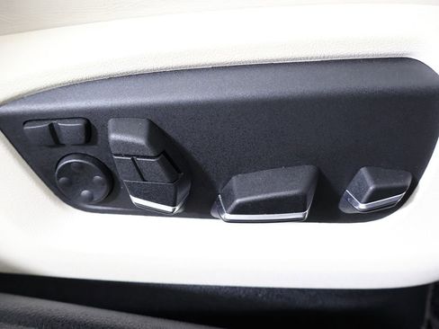 Used 2014 BMW 550i xDrive Sedan AWD/4WD image 37