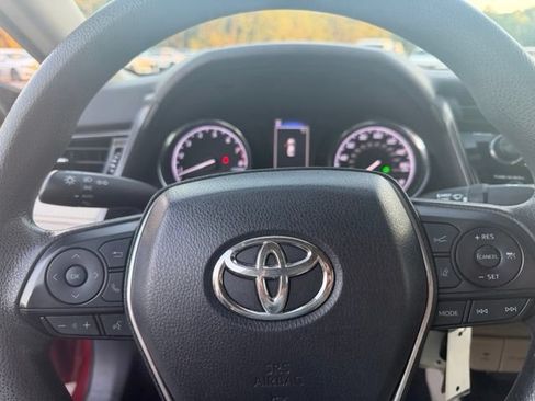 Used 2019 Toyota Camry LE FWD image 10