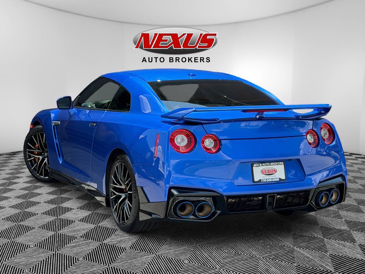 Used 2024 Nissan GT-R Premium w/ Premium Interior Package AWD/4WD image 3
