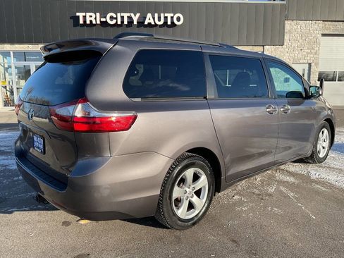 Used 2015 Toyota Sienna LE image 7