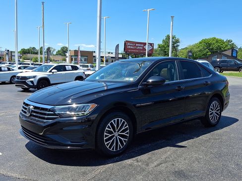 Certified 2021 Volkswagen Jetta SE w/ SE Cold Weather Package FWD image 3