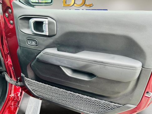 Used 2022 Jeep Wrangler Unlimited Sahara w/ LED Lighting Group image 32