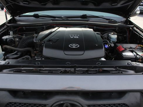 Used 2012 Toyota Tacoma 4x4 Double Cab w/ TRD Sport Pkg image 22