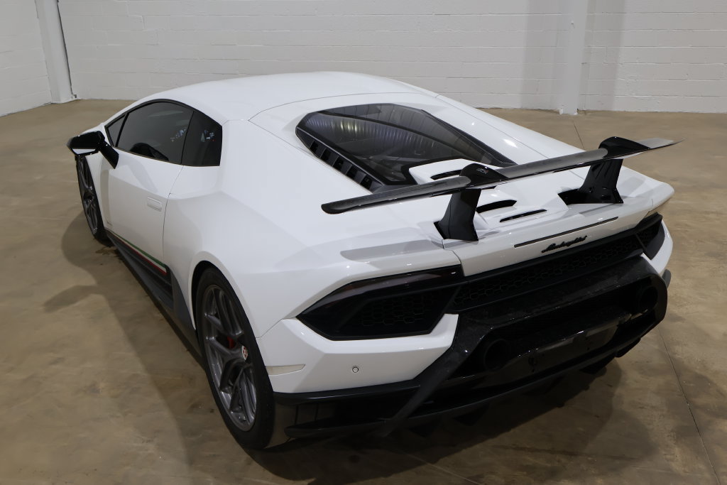 Used 2018 Lamborghini Huracan Performante AWD/4WD image 2