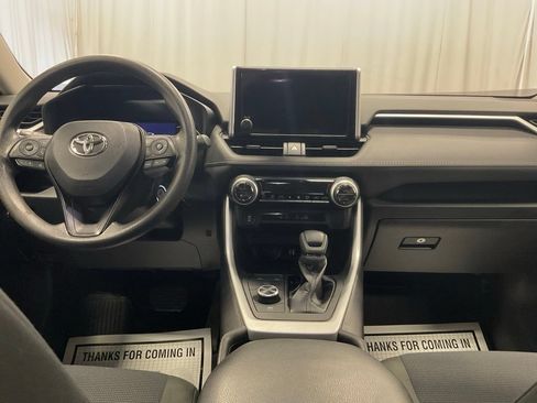 Used 2023 Toyota RAV4 LE AWD/4WD image 6