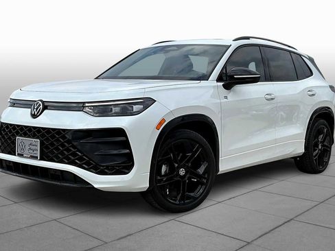 New 2026 Volkswagen Tiguan SE R-Line FWD image 1