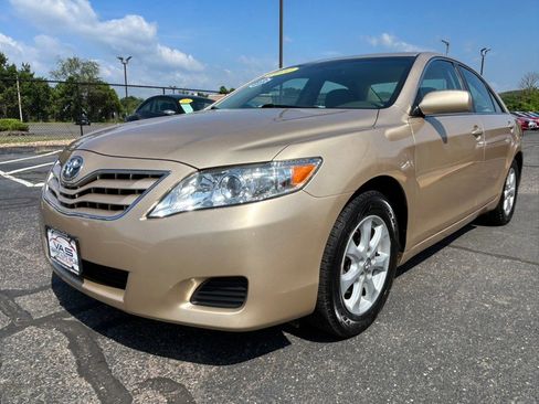 Used 2011 Toyota Camry LE w/ LE Extra-Value Pkg FWD image 1