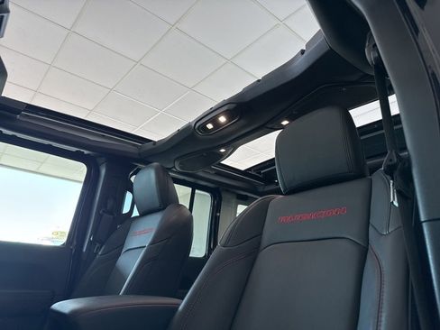 Used 2024 Jeep Wrangler Unlimited Rubicon AWD/4WD image 9