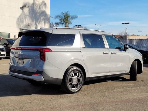 New 2026 Kia Carnival EX FWD image 5