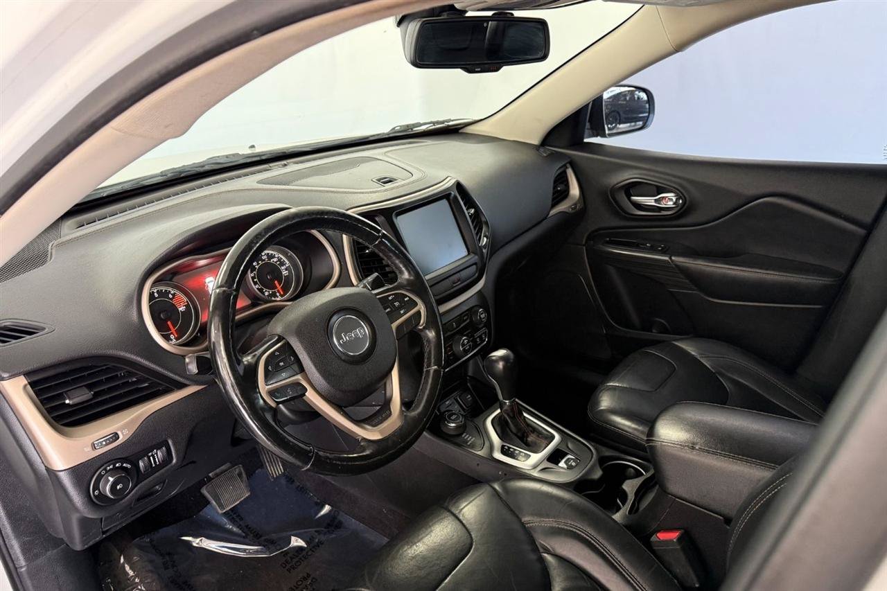 Used 2017 Jeep Cherokee Limited AWD/4WD image 15
