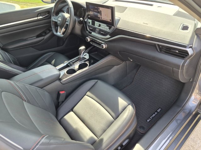 Used 2024 Nissan Altima 2.5 SR w/ SR Premium Package FWD image 11