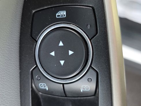 Used 2022 Ford Explorer XLT w/ Equipment Group 202A image 17