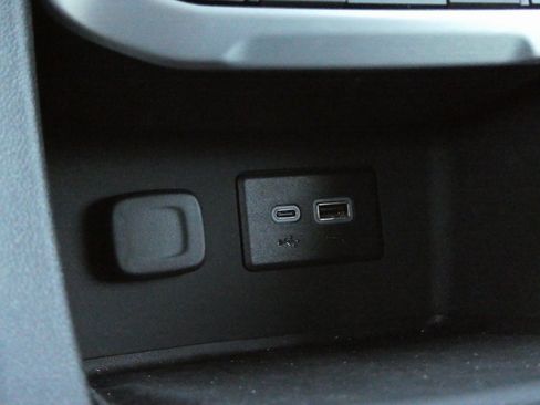 Certified 2023 GMC Acadia SLE w/ Driver Convenience Package image 15