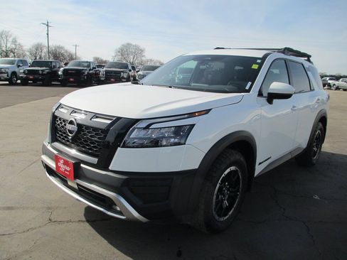 Used 2025 Nissan Pathfinder Rock Creek image 10