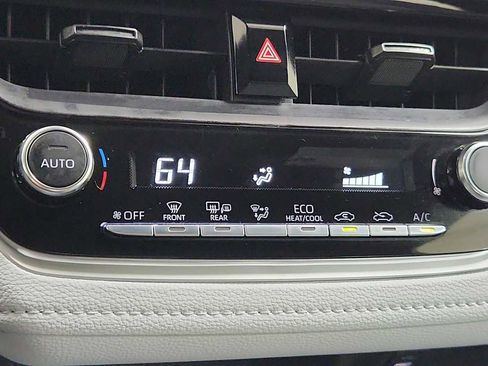 Certified 2025 Toyota Corolla SE image 21