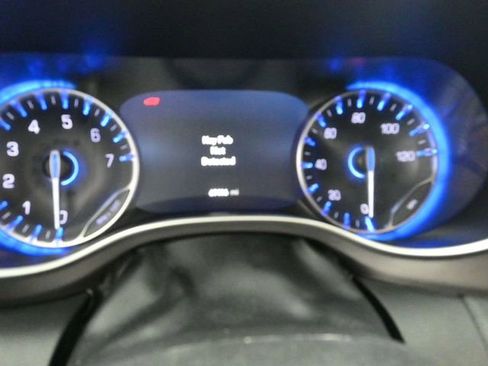 Used 2023 Chrysler Pacifica Touring-L image 17