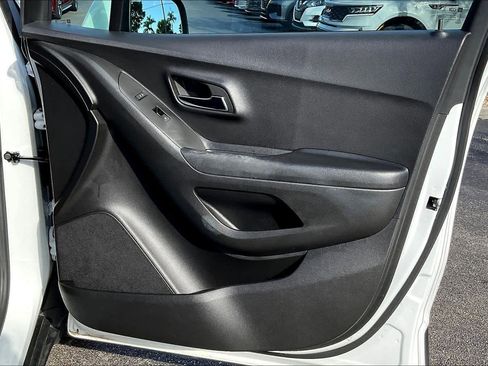 Certified 2022 Chevrolet Trax LT w/ Driver Confidence Package image 23