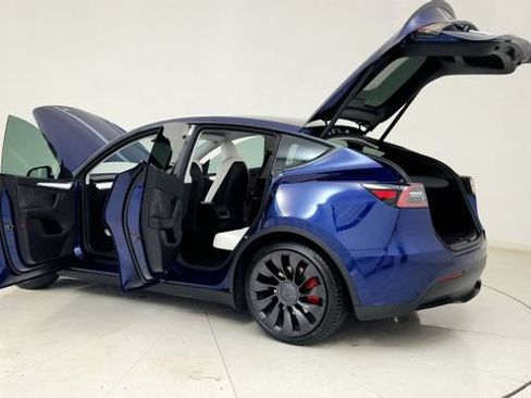 Used 2023 Tesla Model Y Performance AWD/4WD image 17