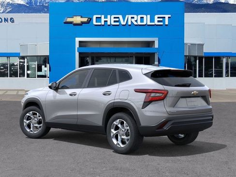 New 2026 Chevrolet Trax LS w/ LS Convenience Package FWD image 3