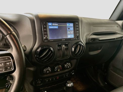 Used 2017 Jeep Wrangler Sahara AWD/4WD image 24