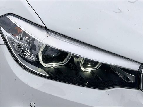 Used 2019 BMW 540i w/ Premium Package image 28