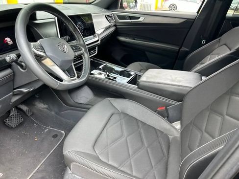 Used 2024 Volkswagen Atlas Cross Sport SE FWD image 8