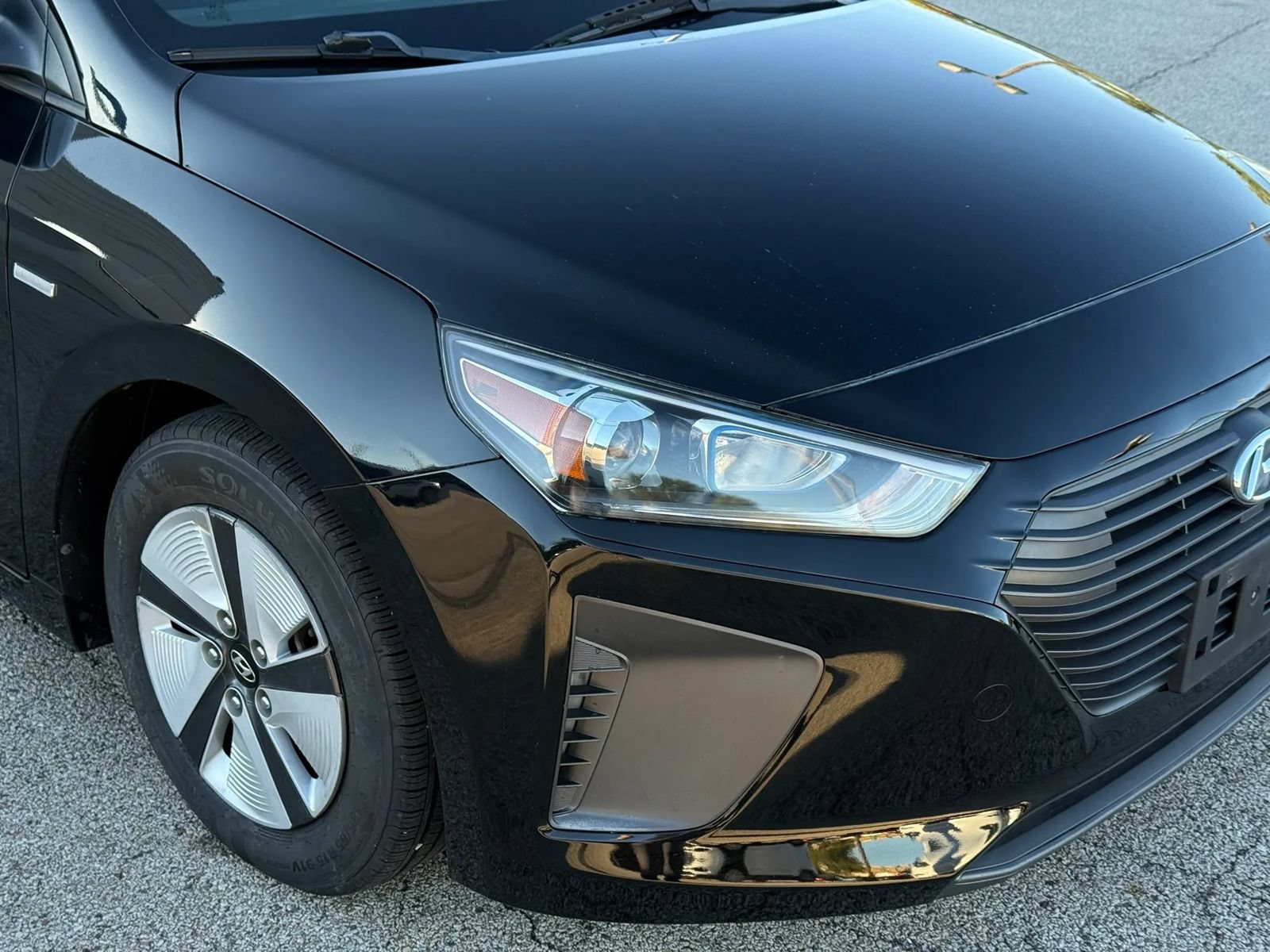 Used 2018 Hyundai Ioniq Blue FWD image 28