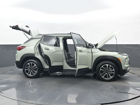 Used 2025 Chevrolet TrailBlazer LT FWD image 32