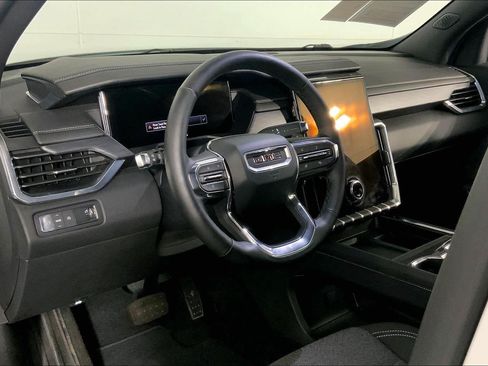 Used 2025 GMC Acadia Elevation FWD image 14