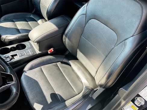 Used 2020 Ford Escape Titanium image 20