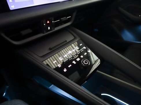 New 2026 Porsche Macan Electric image 15