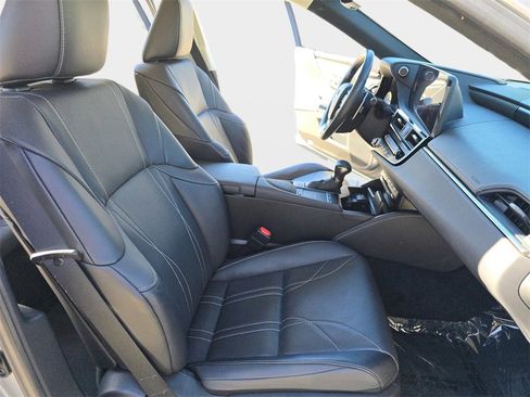 Used 2022 Lexus ES 300h Ultra Luxury image 12