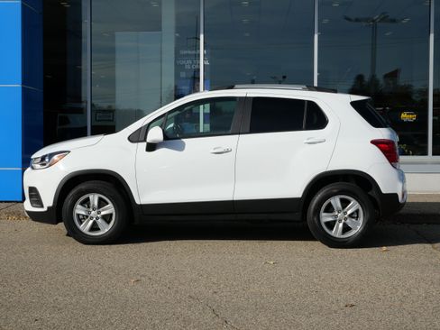 Certified 2022 Chevrolet Trax LT w/ LT Convenience Package image 5