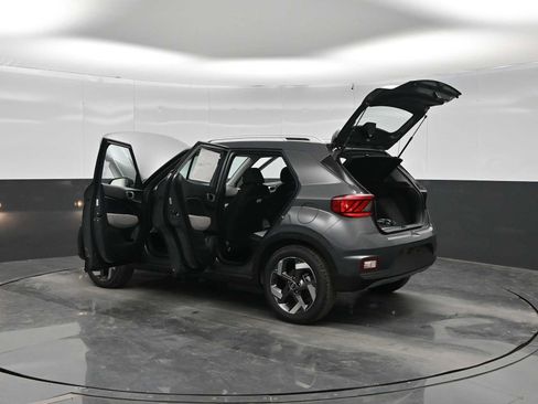 New 2026 Hyundai Venue SEL FWD image 43