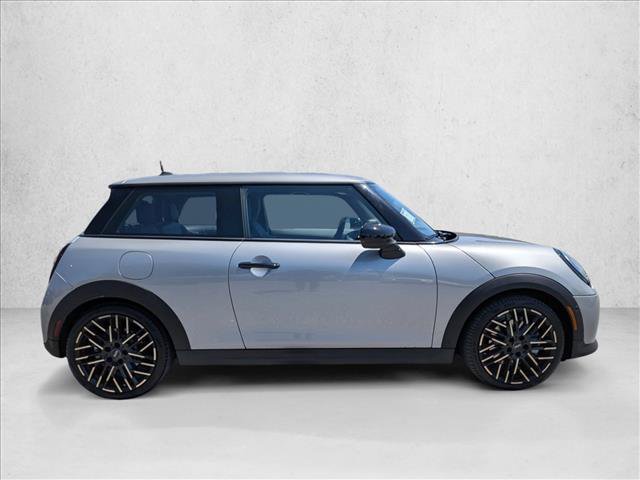 Used 2025 MINI Cooper 2-Door Hardtop FWD image 4
