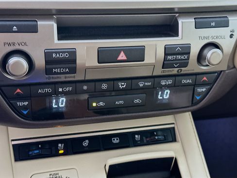 Used 2017 Lexus ES 350 w/ Luxury Package FWD image 24