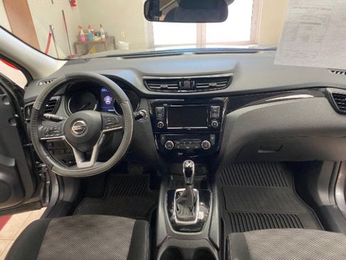 Used 2021 Nissan Rogue Sport SV FWD image 17