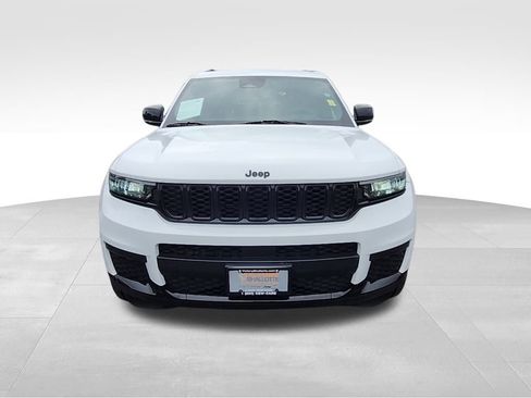 Certified 2023 Jeep Grand Cherokee L Altitude image 13