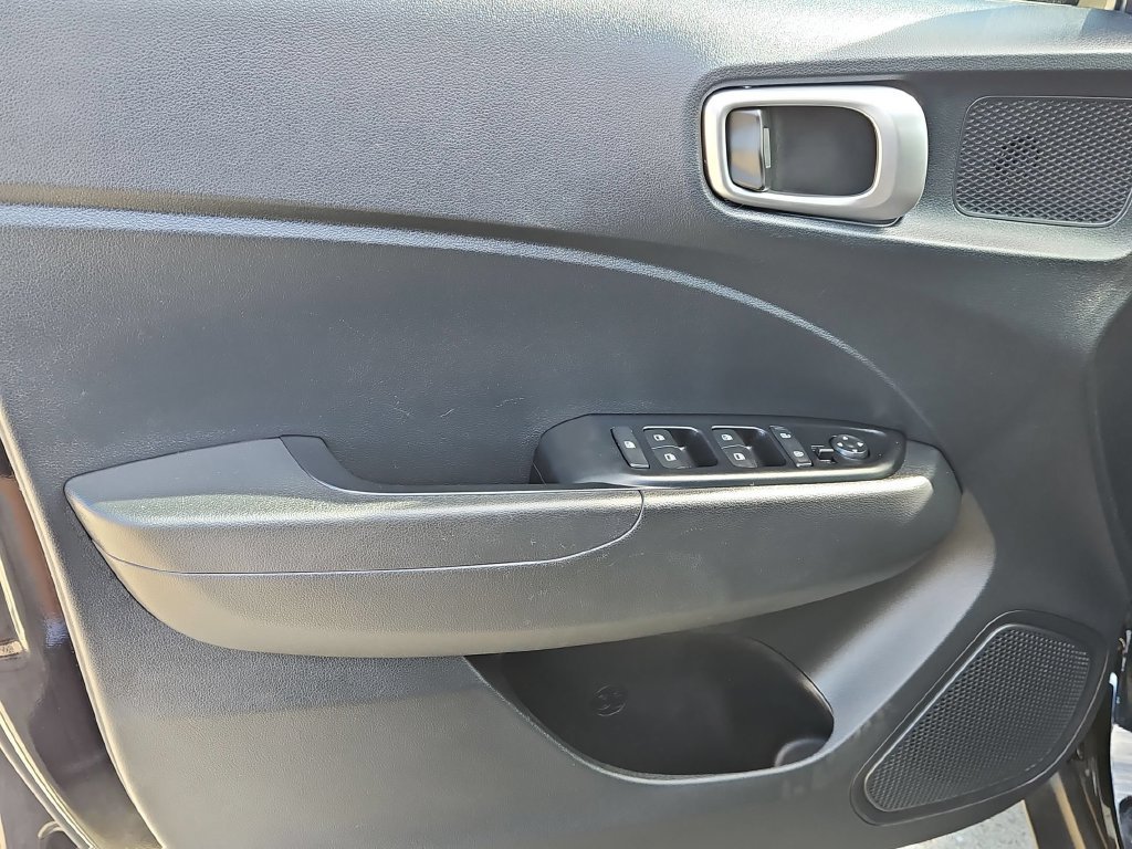 Used 2026 Hyundai Venue SEL FWD image 9