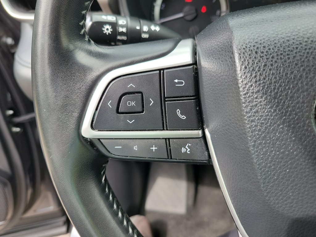 Used 2023 Toyota Highlander LE AWD/4WD image 24