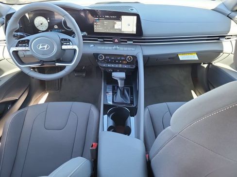 Certified 2024 Hyundai Elantra SEL w/ Convenience Package FWD image 17