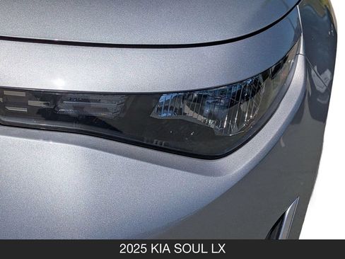 Used 2025 Kia Soul LX w/ LX Technology Package FWD image 11
