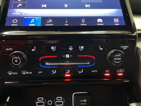 Used 2024 Jeep Grand Cherokee L Limited w/ Luxury Tech Group II AWD/4WD image 18