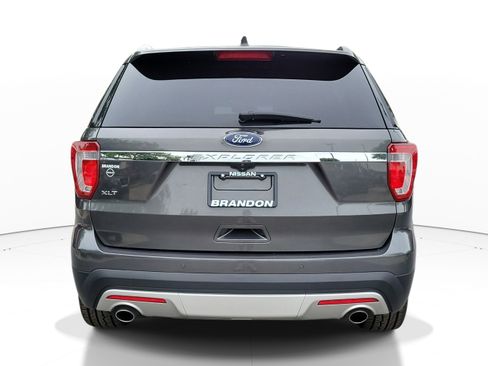 Used 2017 Ford Explorer XLT w/ Equipment Group 202A FWD image 6