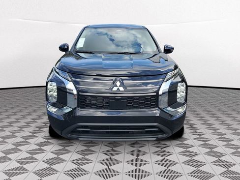 New 2026 Mitsubishi Outlander ES FWD image 2