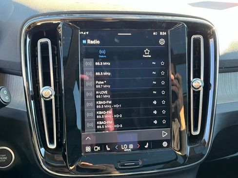 Used 2025 Volvo XC40 B5 Plus image 19