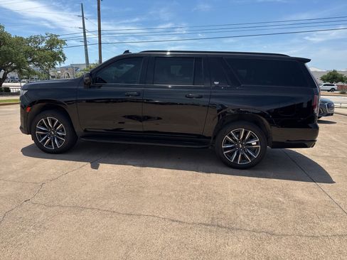 Used 2021 Cadillac Escalade ESV Sport w/ Driver Assist Tech Package AWD/4WD image 4