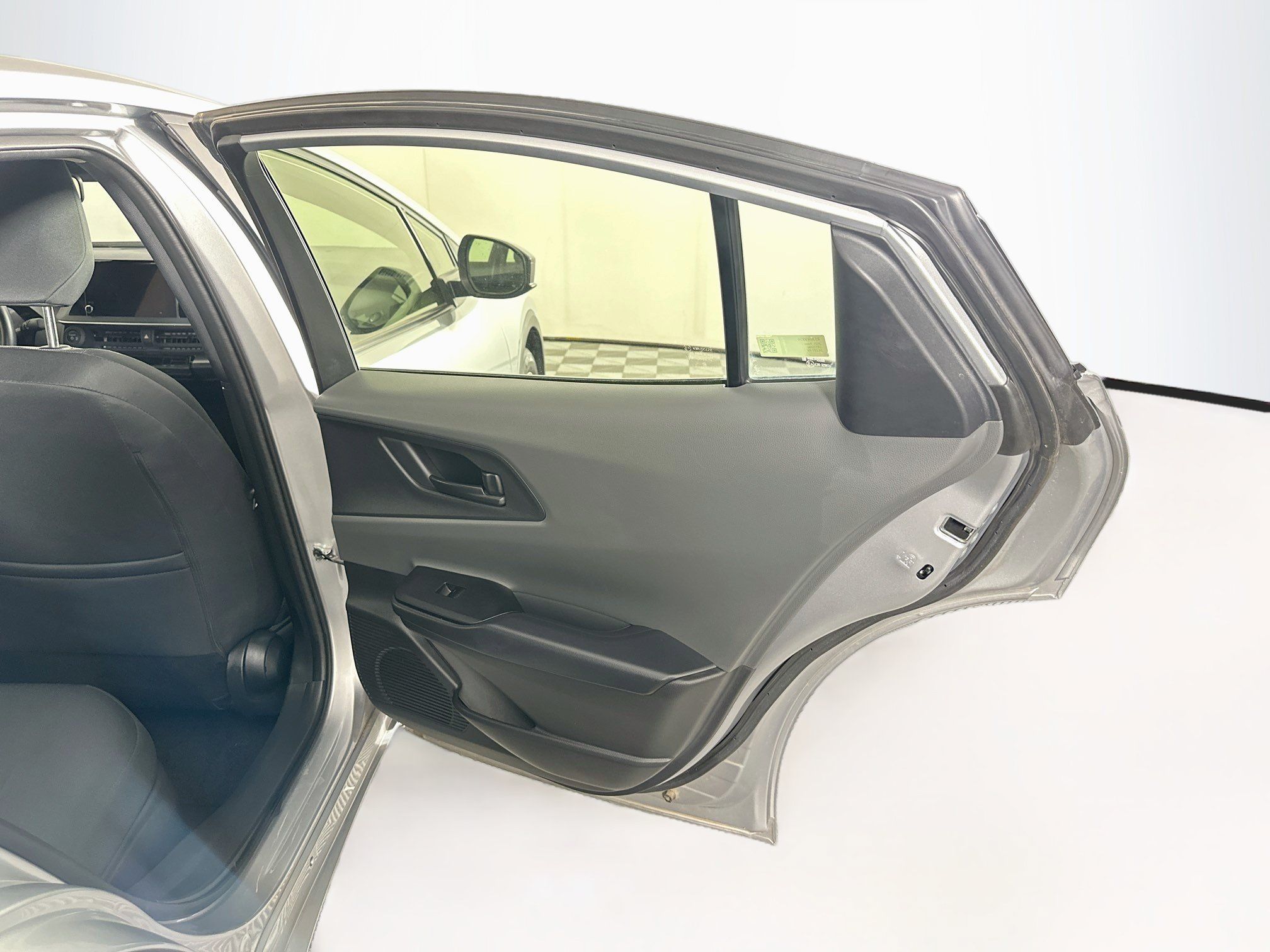 Used 2025 Toyota Prius LE FWD image 28