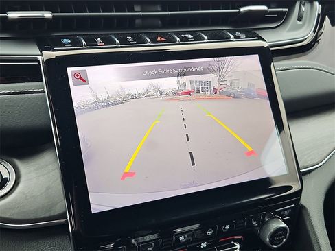 Used 2023 Jeep Grand Cherokee Overland image 19